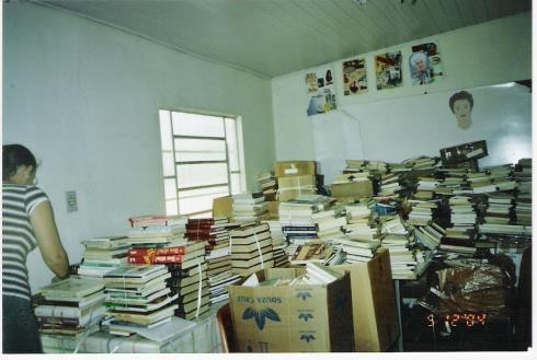 Foto do acervo da Biblioteca ComunitÃ¡ria do Cristal