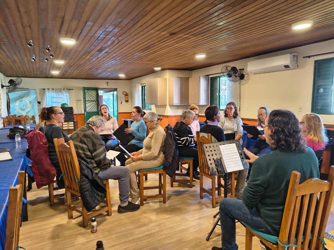 Idosos em Movimento — Canto
